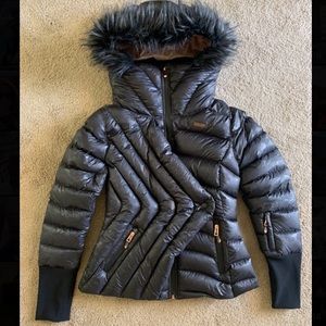 Lindsey Vonn 800 white goose down winter jacket. Black ‘camo’